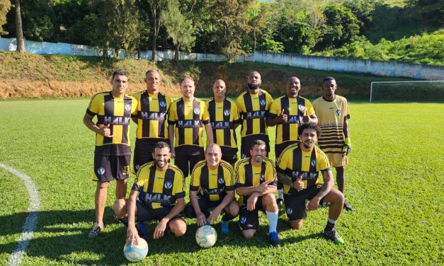 Time da Fazenda de Guarará (MG) participa de jogo contra time de Es de Juiz de Fora