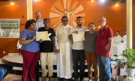 Em Serra do Mel, 150 pessoas participam da Santa Missa com sacramentos e entrega de certificados