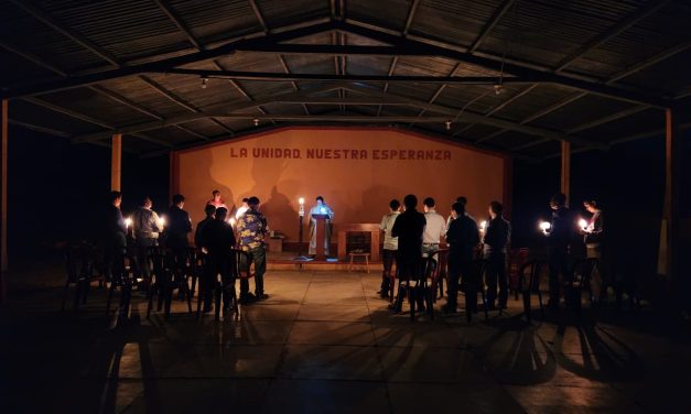 Na Guatemala, acolhidos participam da celebração de Vigília Pascal