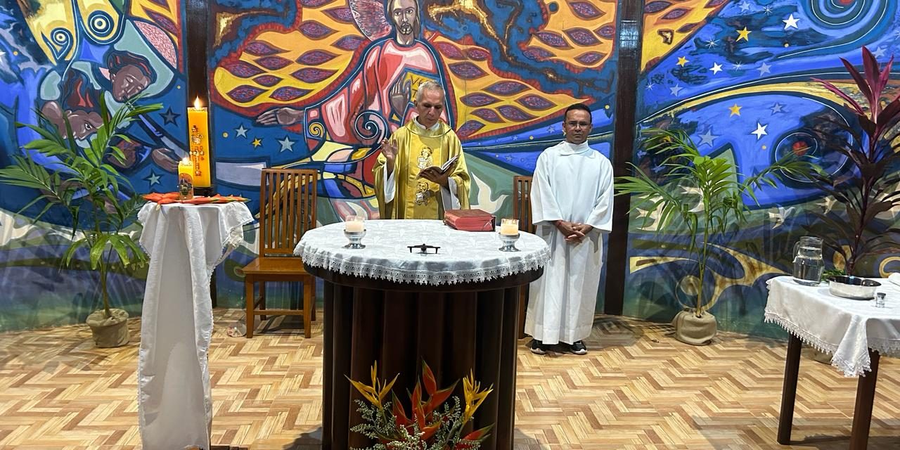 Acolhido é batizado durante a Vigília Pascal em Coroatá (MA)