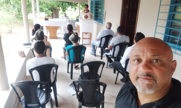 Missionários e voluntários participam da Santa Missa em Mozarlândia (GO)