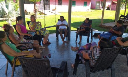 Em Coroatá (MA), acolhidas recebem visita de terapeuta ocupacional