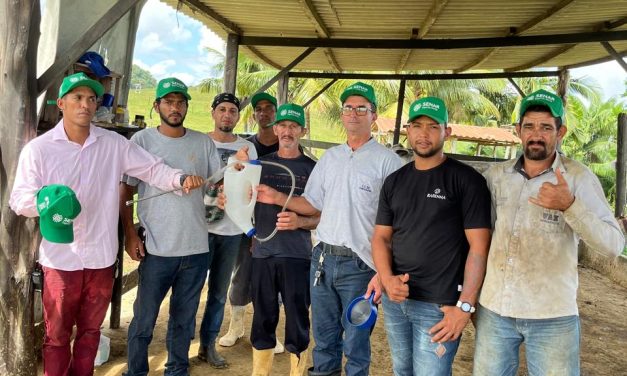 Acolhidos da Fazenda em Serra (ES) fazem curso sobre cuidados com o gado