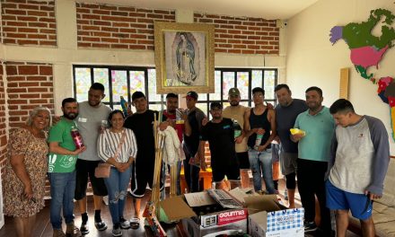 Na Fazenda em Aguascalientes, membros do GEV fazem doação de produtos de limpeza