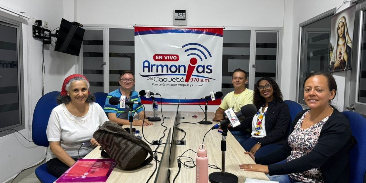 Na Colômbia, membros da Família da Esperança participaram de programa de rádio “Armonías del Caquetá”
