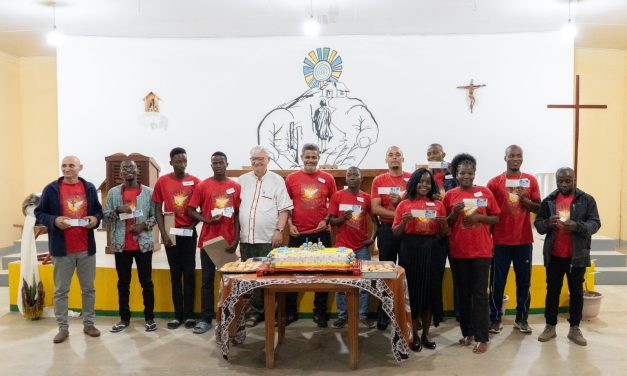 Na Solenidade de Pentecostes, acolhidos da Fazenda em Moçambique recebem sacramentos