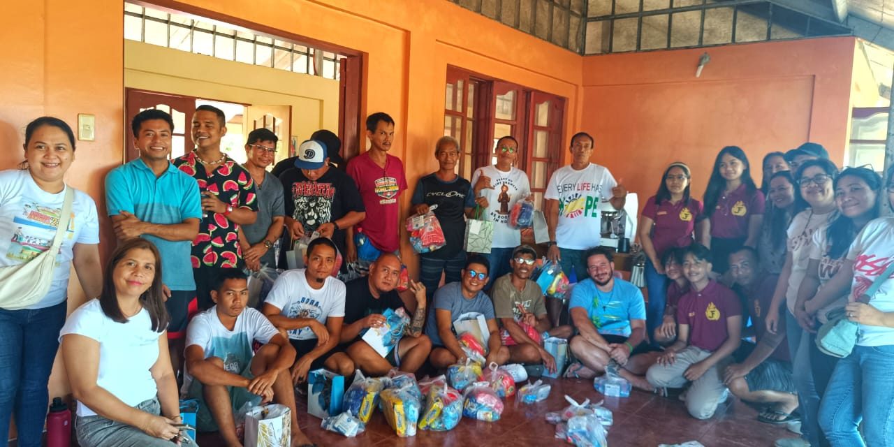 Voluntárias realizam ação solidária com acolhidos da Fazenda nas Filipinas