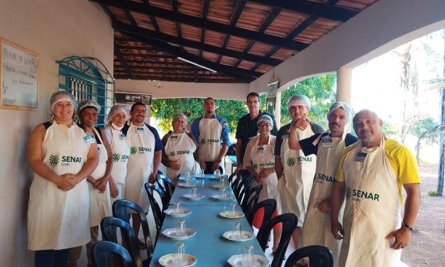 Equipe e voluntárias da Fazenda de Mozarlândia participam de curso promovido pelo Senar