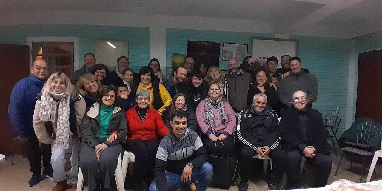 No Uruguai, Grupo Esperança Viva visita diferentes paróquias da diocese