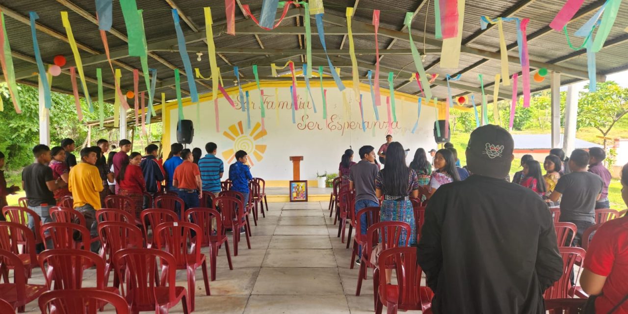 Jovens de paróquia local realizam retiro na Fazenda Santo Hermano Pedro, na Guatemala