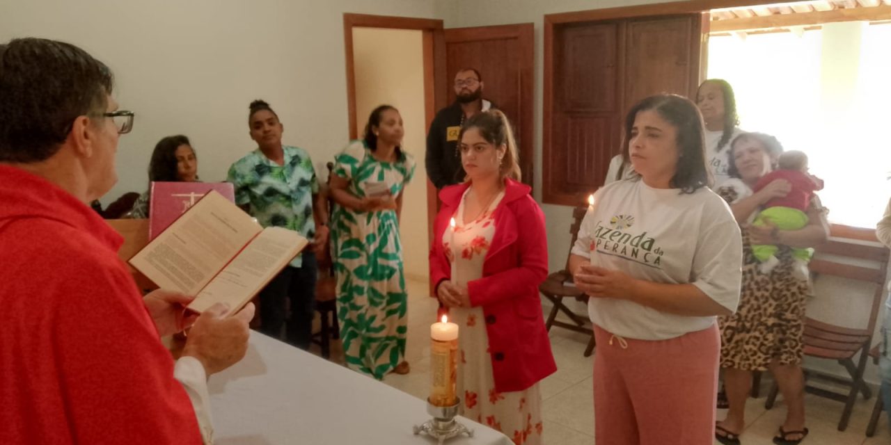 Fazenda em Poté celebra conclusão de ano de acolhida e Crisma de acolhida e voluntária