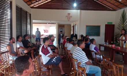 Acolhidos da Fazenda da Esperança em Serra (ES) participam de palestra sobre saúde bucal