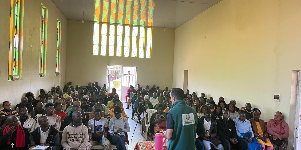 Em Angola, encontro da Escola GEV reúne centenas de pessoas