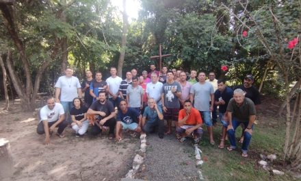 Acolhidos da Fazenda São Francisco de Assis, em Campo Mourão (PR), participam de retiro espiritual