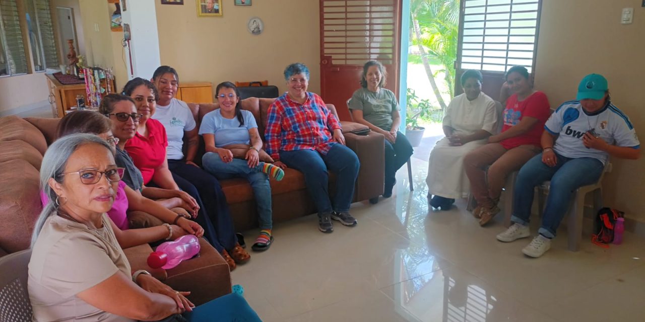 Visita de focolarinos marcam o dia na Fazenda da Esperança Santa Clara, na Guatemala