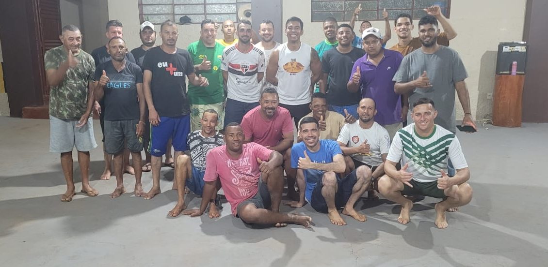 Em parceria com o Sesc, acolhidos da Fazenda em Poconé fazem aula de capoeira