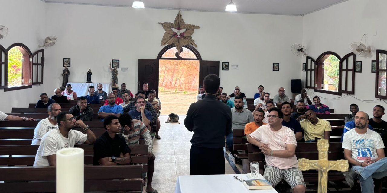 Acolhidos da Fazenda da Esperança em Macaé (RJ) recebem formação e ação esportiva com voluntários