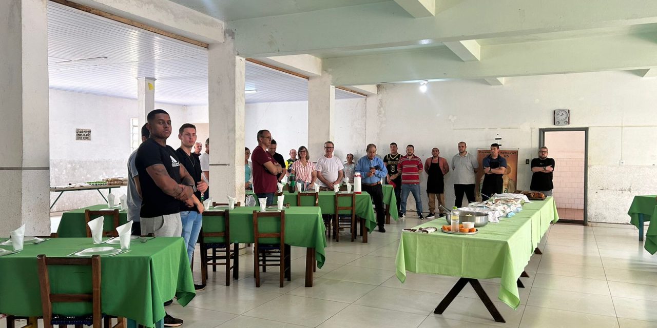 Visita dos familiares e conclusão de ano de dois acolhidos marcam o domingo na Fazenda em Braga (RS)