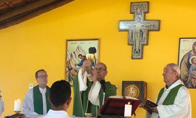 Com presença de Frei Hans, Fazenda da Esperança em Piraju (SP) celebra a Festa de São Francisco