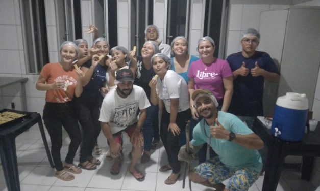 Jovens do CRAS participam de oficina de biscoitos na Fazenda em Serra do Mel (RN)