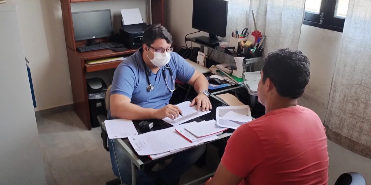 Acolhidos da Fazenda Padre Ibiapina recebem equipe médica