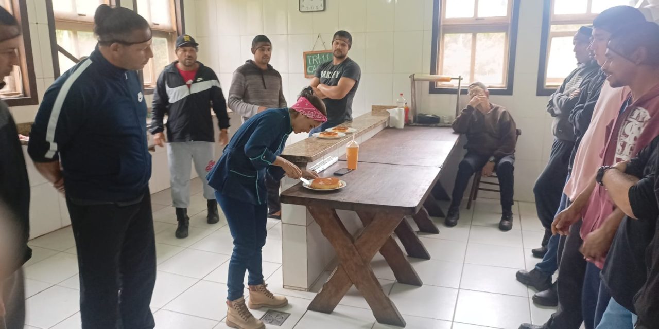 Acolhidos da Fazenda da Esperança em Iguape (SP) realizam curso de confeitaria