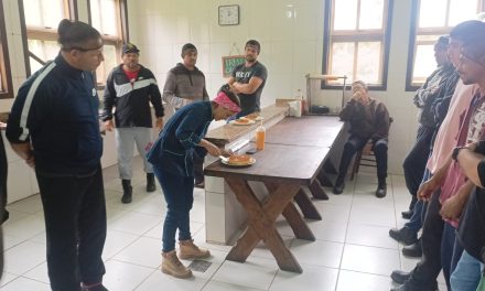 Acolhidos da Fazenda da Esperança em Iguape (SP) realizam curso de confeitaria