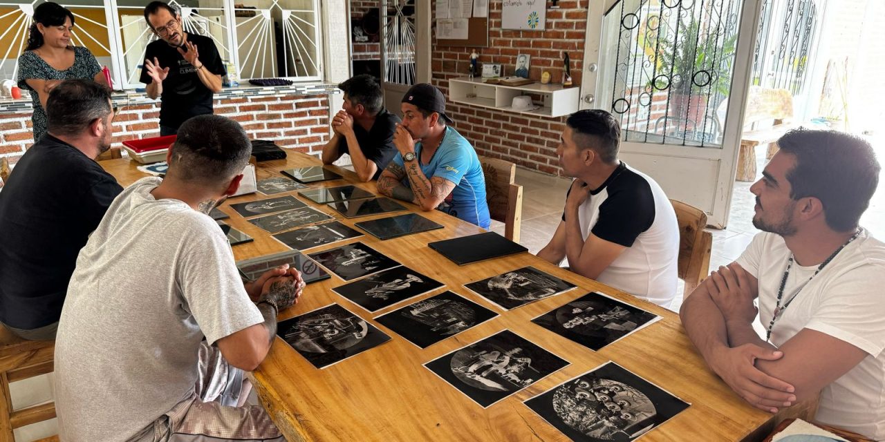 Acolhidos da Fazenda em Aguascalientes realizam oficina de fotobordado