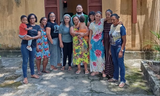 Padre Douglas, de Recife, visita a Fazenda Feminina de Alhandra (PB)