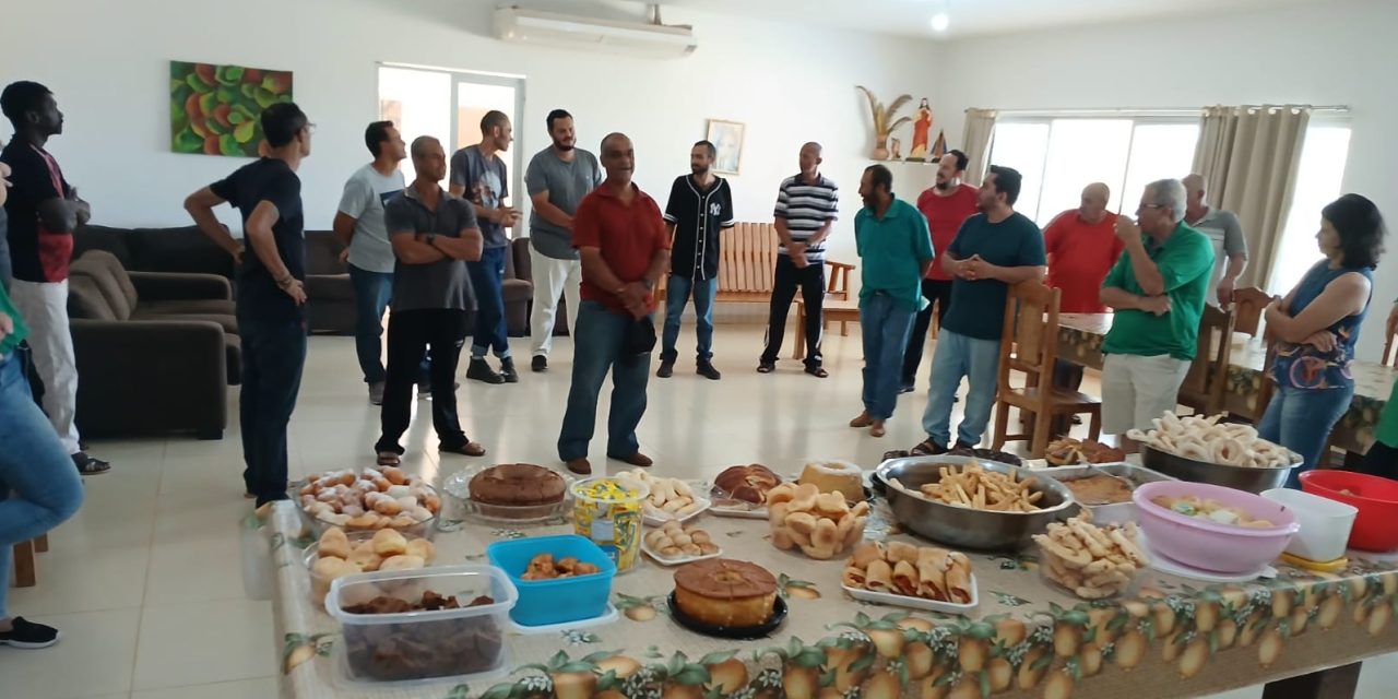 Cursilho de São Luís de Montes Belos (GO) visita a Fazenda em Aurilândia (GO)