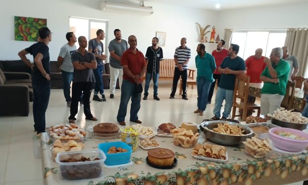 Cursilho de São Luís de Montes Belos (GO) visita a Fazenda em Aurilândia (GO)