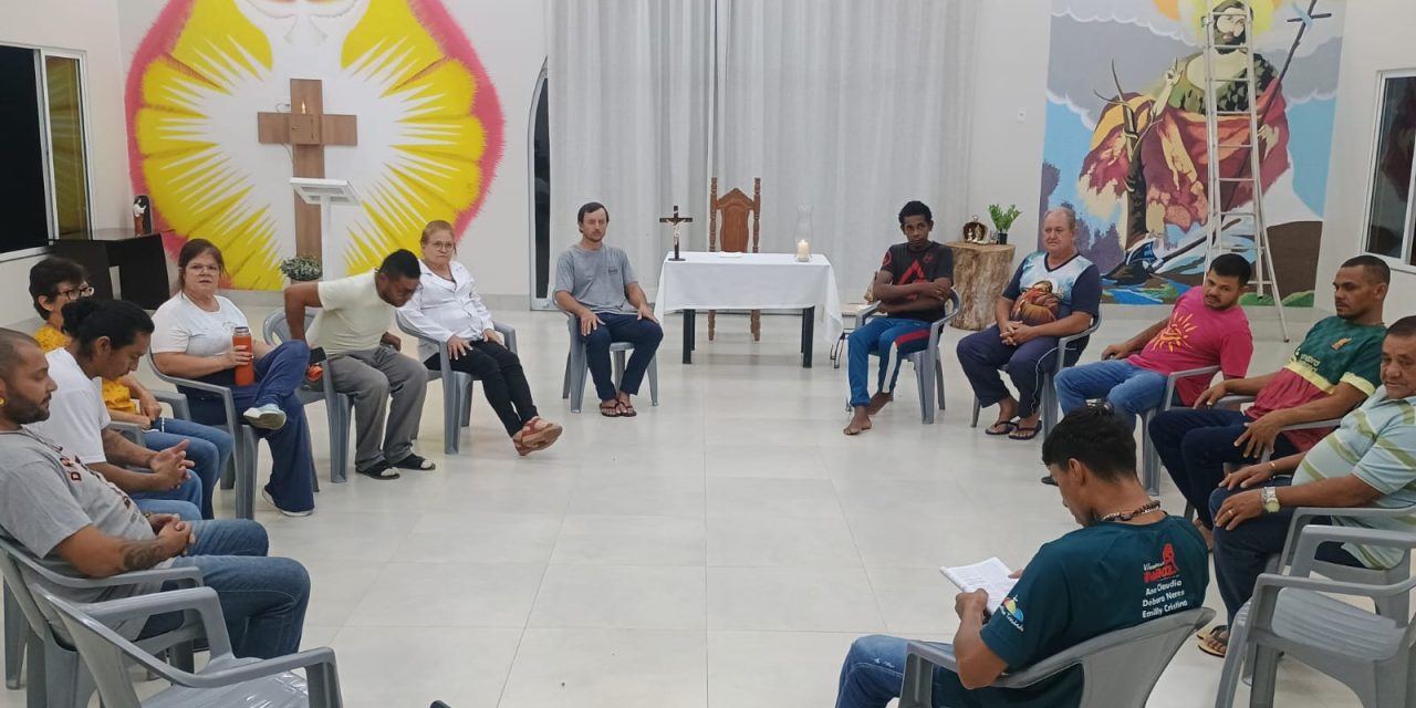 Padres e bispo da diocese local visitam a Fazenda da Esperança em Campo Verde (MT)