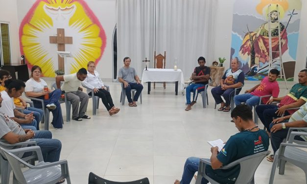 Padres e bispo da diocese local visitam a Fazenda da Esperança em Campo Verde (MT)