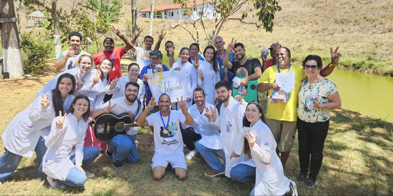 Turma de universitários realizam atividades com os acolhidos em Colatina (ES)