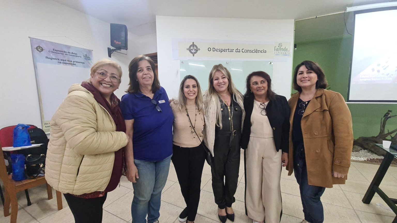 Escola de Comunhão e universitários das FATRI realizam “Despertar da