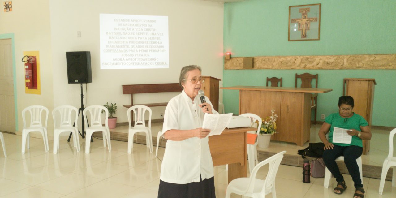 Em catequese, acolhidos de Iracema conhecem sobre os sacramentos da Igreja Católica