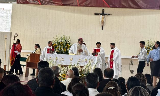 Missionário e voluntários da Fazenda no México recebem a instituição da Eucaristia