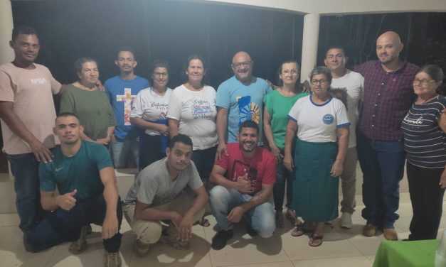 Jovens de grupo de oração visitam e levam doações à Fazenda da Esperança em Goiânia (GO)