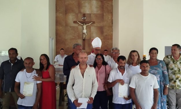 Acolhidos recebem o sacramento em dia de visita na Fazenda de Porto Nacional (TO)