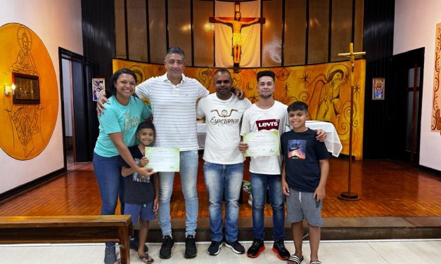 Fazenda da Esperança de Casca (RS) entrega certificado de conclusão de ano a dois acolhidos
