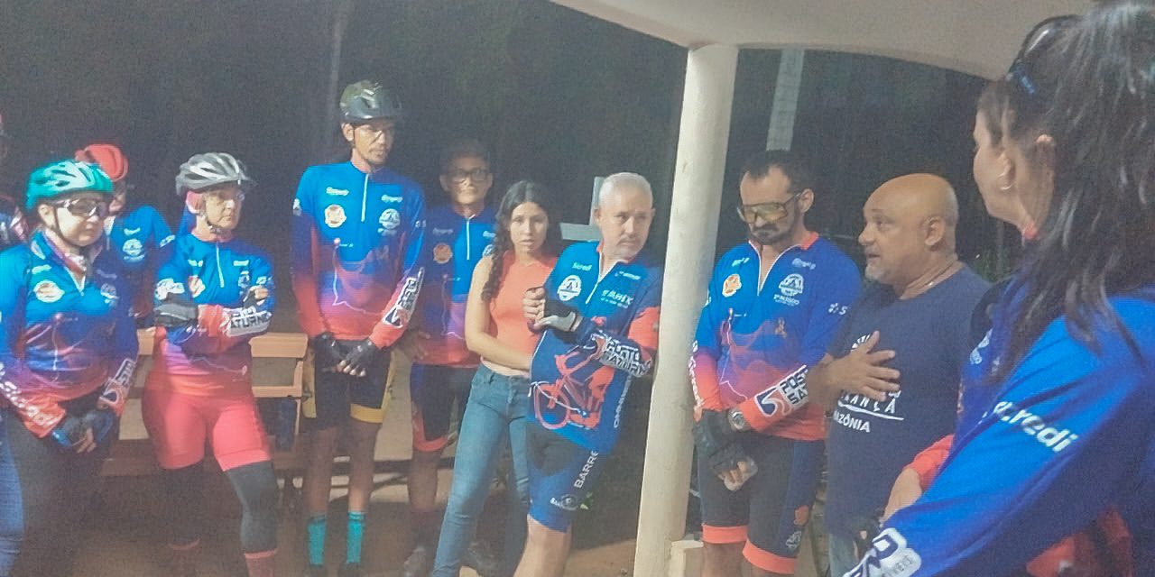 Em Goiás, grupo de ciclismo visita a Fazenda