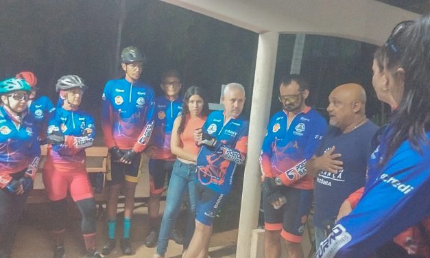 Em Goiás, grupo de ciclismo visita a Fazenda