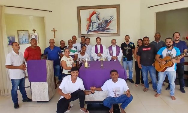 Bispo da diocese de São Luís de Montes Belo visita a Fazenda