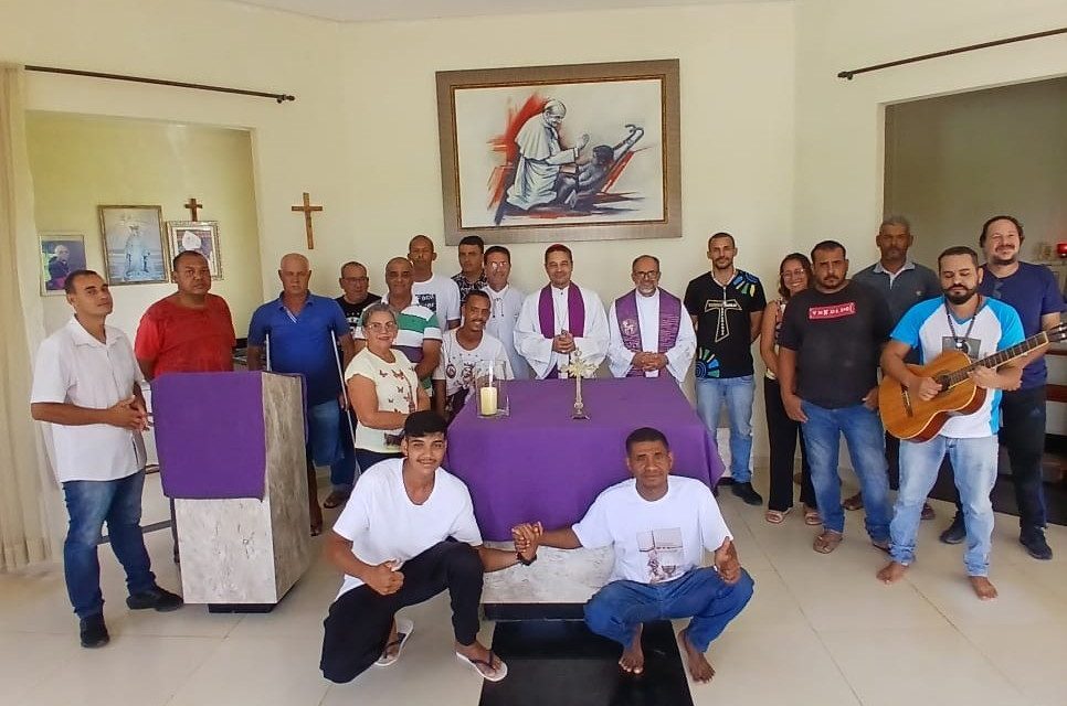 Bispo da diocese de São Luís de Montes Belo visita a Fazenda