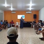 Pedagoga aplica formação para acolhidos na Fazenda