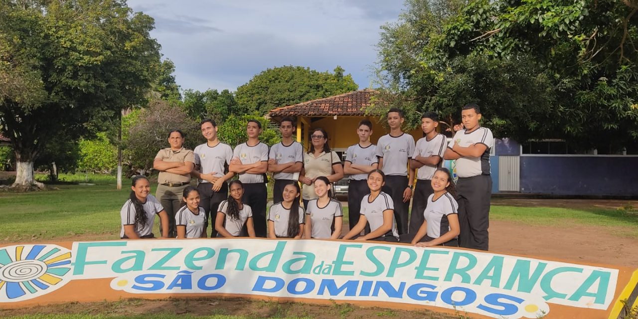 Jovens em ação, alunos do colégio militar visitam unidade da Fazenda da Esperança