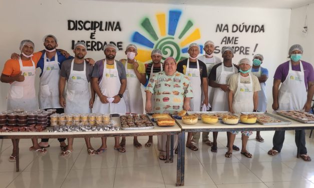 Acolhidos participam de curso de panificação na Fazenda Nossa Senhora do Amparo