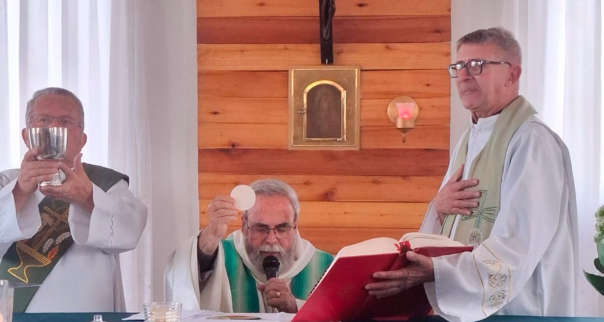 Padre Antônio Maria visita a Fazenda da Esperança Santa Clara
