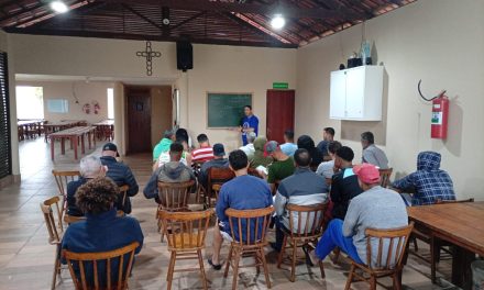 Curso de eletricista incentiva acolhidos na Fazenda da Esperança