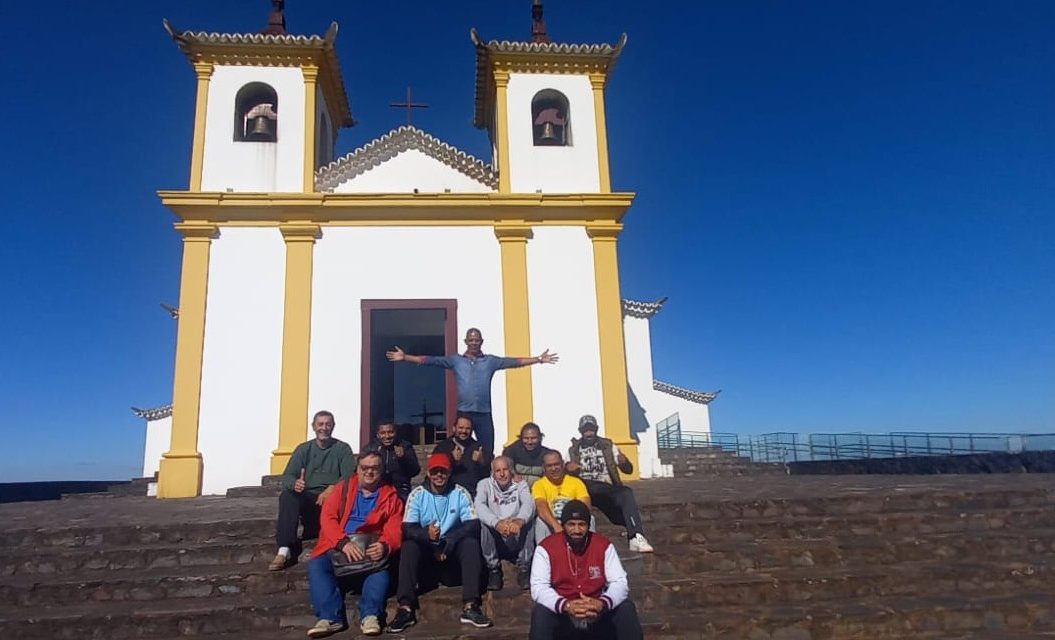 Escola de Formação de Itabira promove encerramento de ciclo na Serra da Piedade